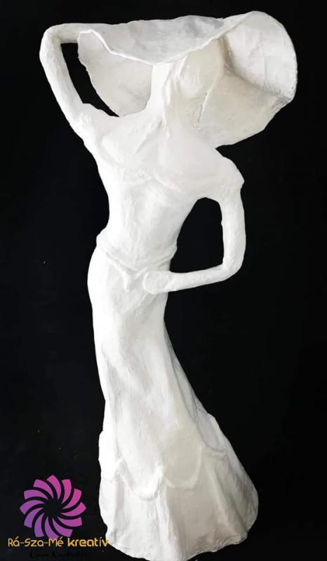 Alkotóművészet - Kalapos Hölgy