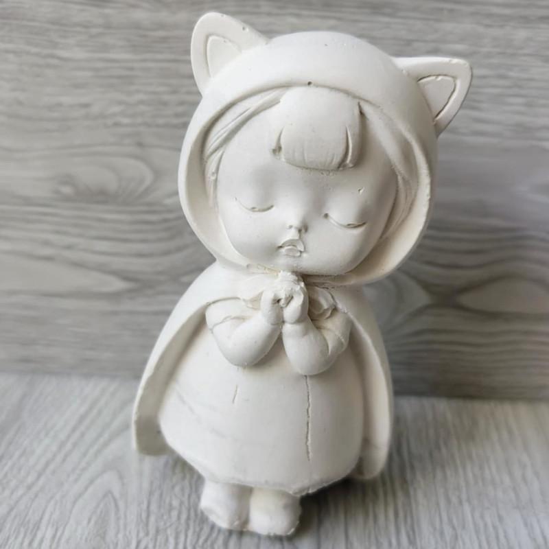 Csukott szemű kislány