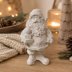 Ajándékot tartó Mikulás kerámiapor figura – natúr