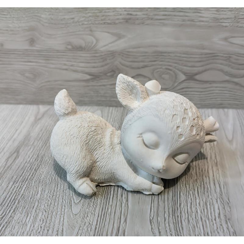 Hason fekvő őzike (kuporodott)