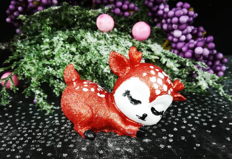 Hason fekvő őzike (kuporodott) -  Vörösréz-fehér