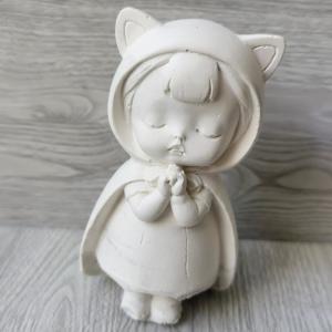 Csukott szemű kislány