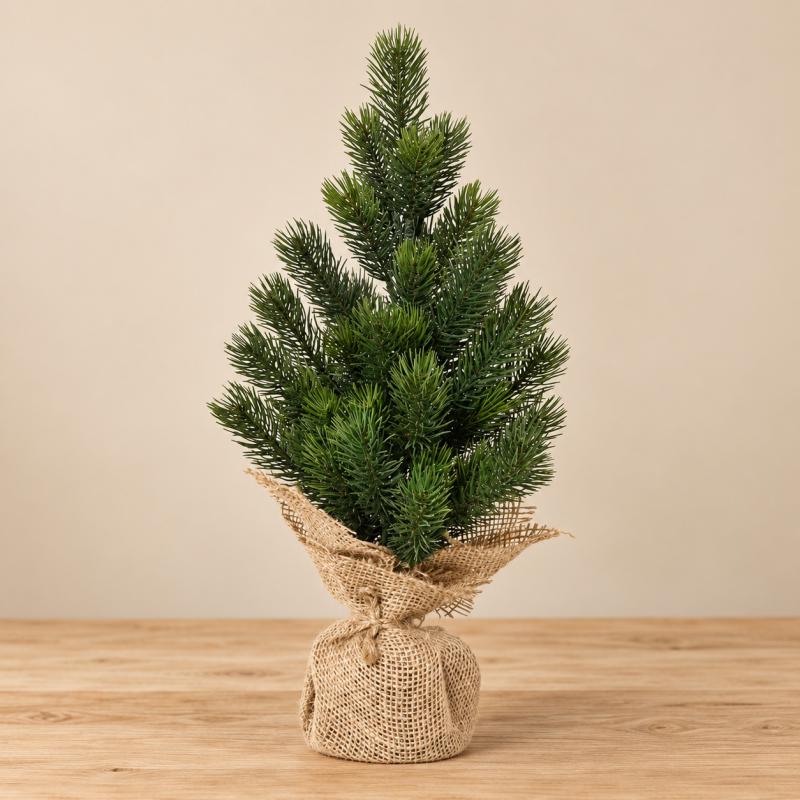 Zöld műfenyő jutazsákban – 40 cm