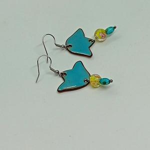 Aszimmetrikus türkiz tulipán fülbevaló