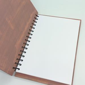 Fa borítású családi receptes könyv