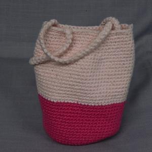 Horgolt lányka kistáska