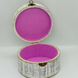 Kerek pillangós kincses doboz