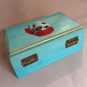 Kincses láda kalóz koponyás