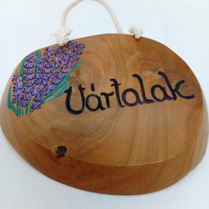 Köszöntő fa ajtótábla -Levendulák