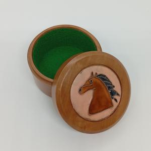 Lovas  fa kerek ékszerdoboz- tűzzománc betéttel