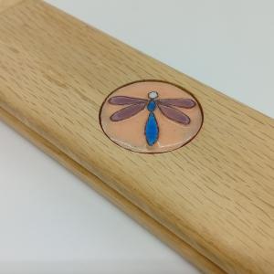 Tölgyga tolltartó -tűzománc díszítéssel-szitakötő