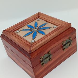 Virágos  fa ékszerdoboz - tűzzománc betéttel