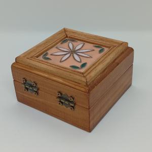 Virágos  fa ékszerdoboz - tűzzománc betéttel