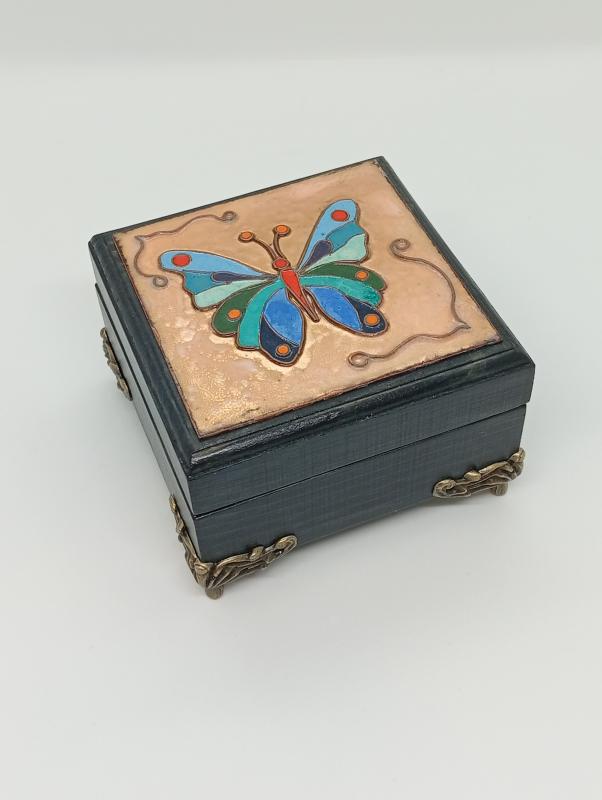 Fa ékszerdoboz -Pillangó  tűzzománc betéttel