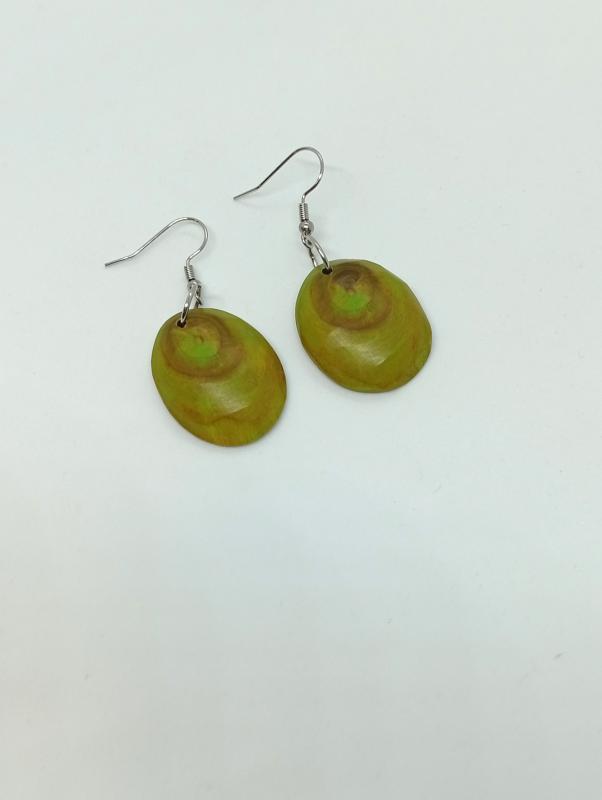 Fa fülbevaló -olivás zöld