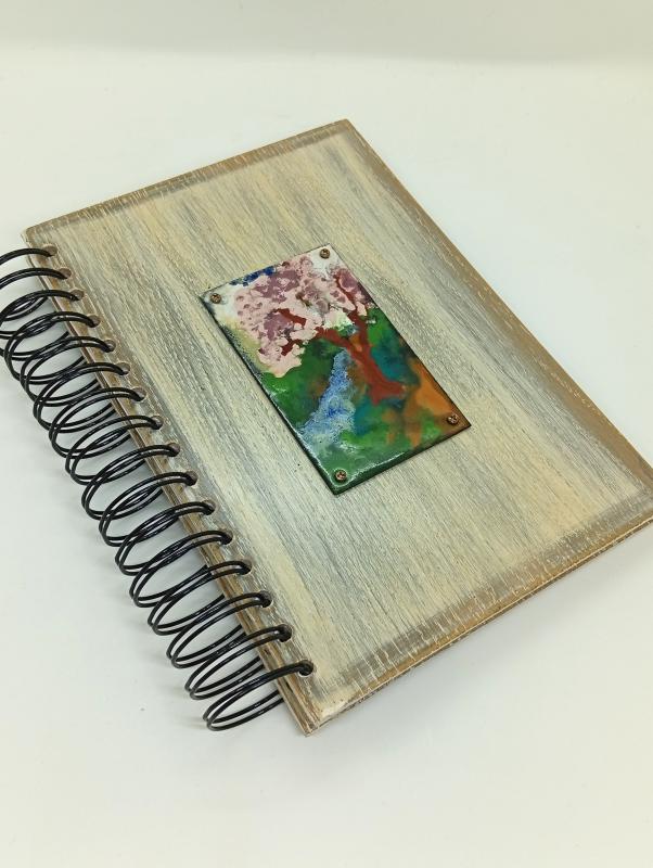 Fa könyv-tűzzománc- erdei patak