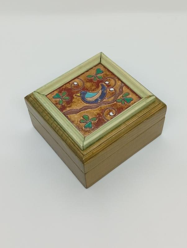 Kis madaras  fa ékszerdoboz - tűzzománc betéttel