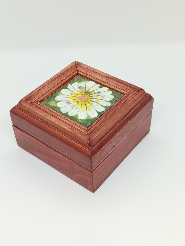 Margarétás   fa ékszerdoboz - tűzzománc betéttel