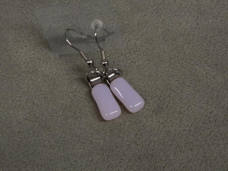 Rózsaszín üveg pici fülbevaló