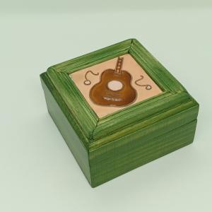 Fa ékszerdoboz Gitár tűzzománc betéttel