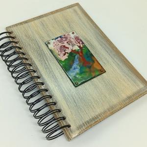 Fa könyv-tűzzománc- erdei patak