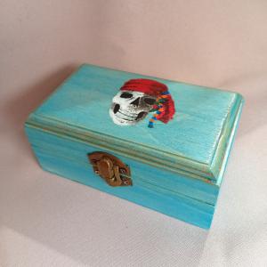 Kincses láda kalóz koponyás