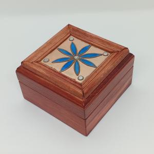 Virágos  fa ékszerdoboz - tűzzománc betéttel