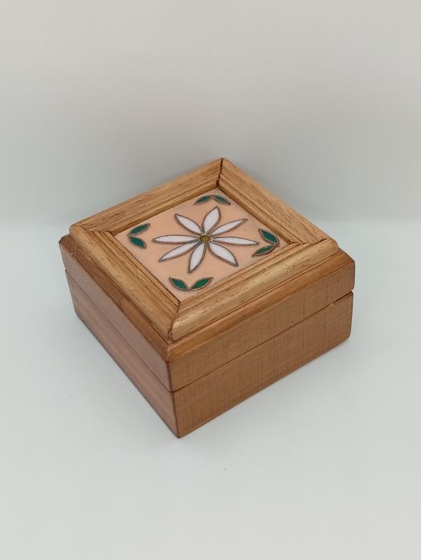 Virágos  fa ékszerdoboz - tűzzománc betéttel