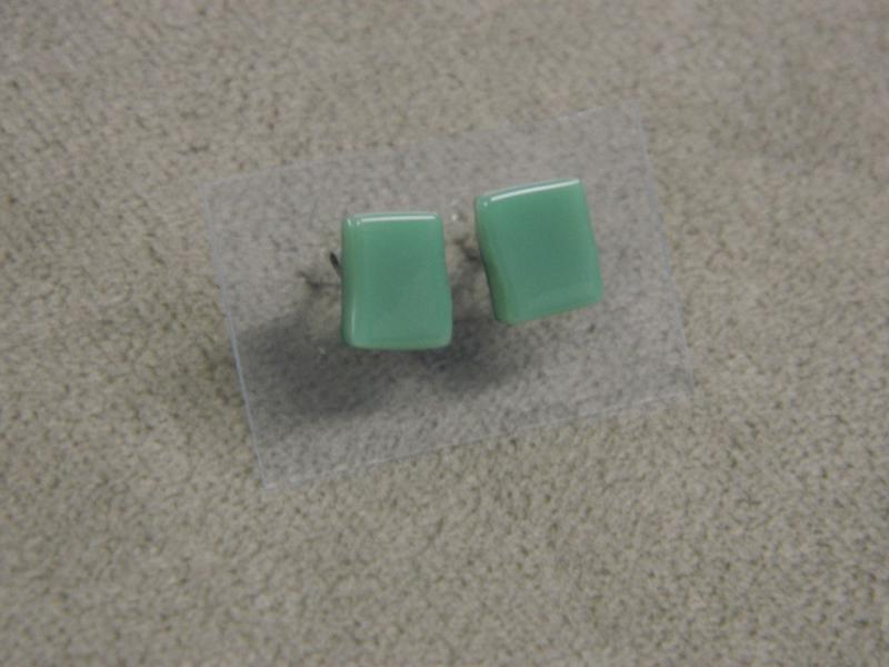 Zöld pici üveg fülbevaló