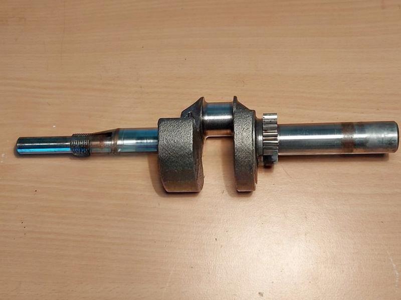 Briggs 3,5 / 375 / 4 le motor főtengely (golyós berántós motorhoz) ( 268mm )