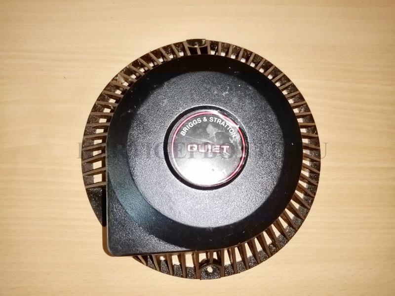 Briggs 3,5 Le motor berántó szerkezet takaró burkolat ( régi kocka tankos )