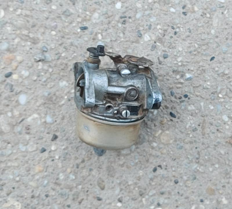 Briggs 3,5 le motor komplett karburátor ( régi kocka tankos motor )