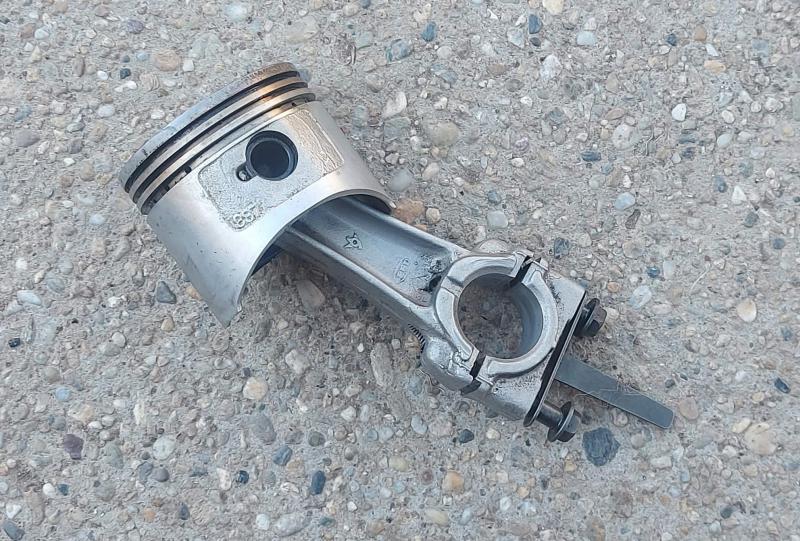 Honda F 400 / G 150 kapálógép hajtókar ( üres dugattyúval )