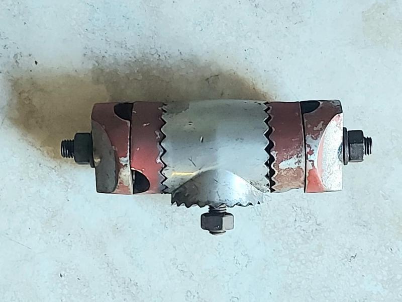 KF-04 / Rex-Max kapálógép kormánytartó öntvény ( régi tipus )