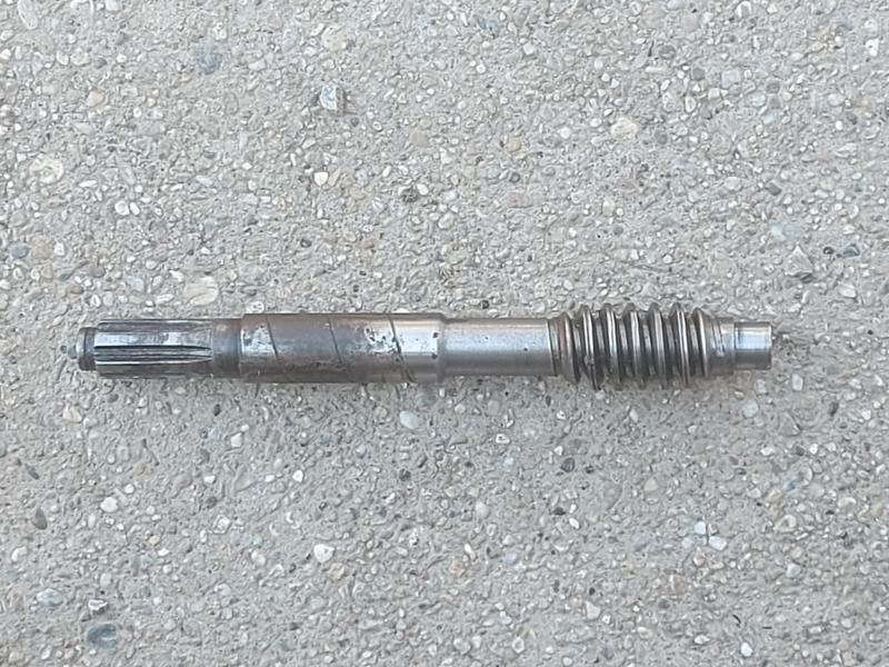KF-04 kapálógép csigatengely ( 28 fogas bronzkerékhez ) régi tipus