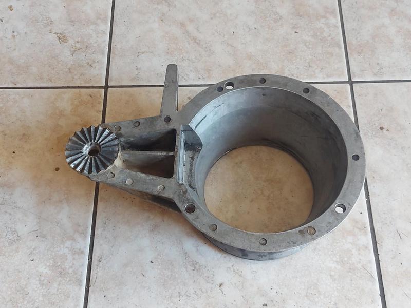 KF-04 kapálógép kuplungház ( Bontott  )