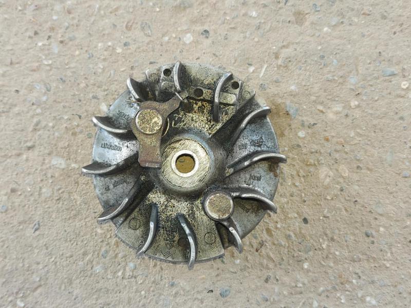 Oleo - Mac Sparta 25 / 250 / 26 fűkasza lendkerék