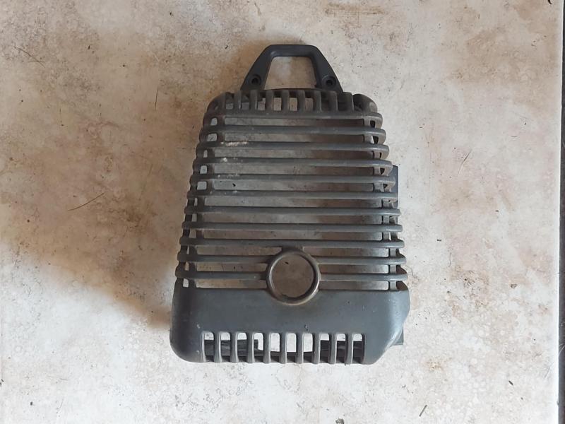 Oleo - Mac Sparta 25 / 250 fűkasza kipufogó védőburkolat ( régi tipus )