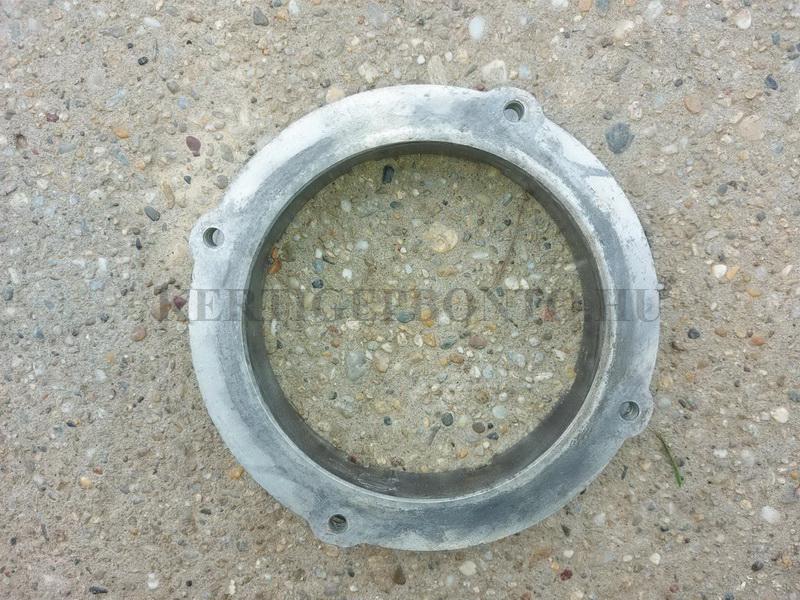 Robi 52 / Tomos kapálógép közdarab ( kuplungházhoz )