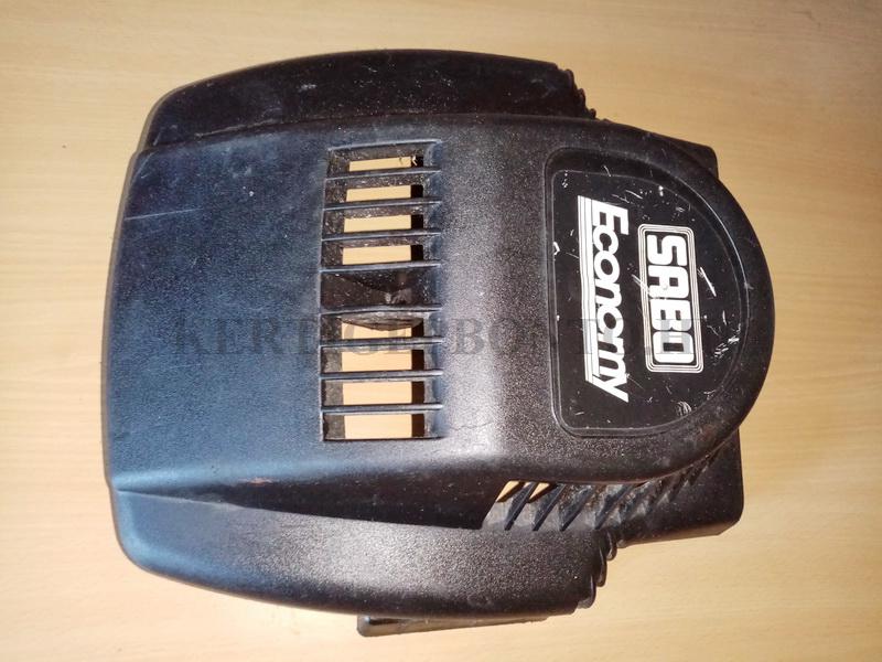 Sabo 43-4 fűnyíró motorburkolat