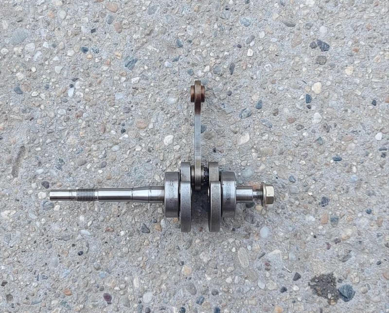 Stihl FS38/ FS45/ FS55 fűkasza főtengely ( csapágyakkal )