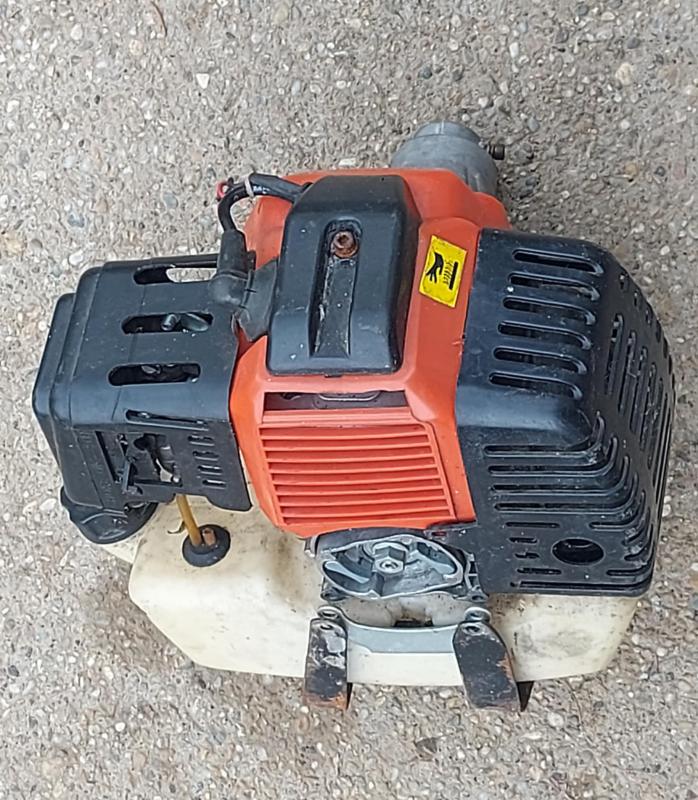 Straus / Demon stb. kínai fűkasza motor hiányos ( alkatrésznek )