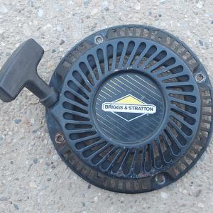 Briggs 10 / 12 / 14  Le vízszintes tengelyű motor berántó szerkezet ( műanyag füles )