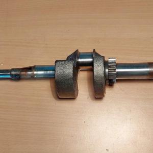 Briggs 3,5 / 375 / 4 le motor főtengely (golyós berántós motorhoz) ( 268mm )