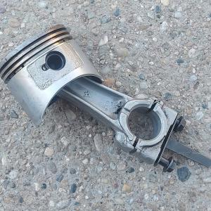 Honda F 400 / G 150 kapálógép hajtókar ( üres dugattyúval )