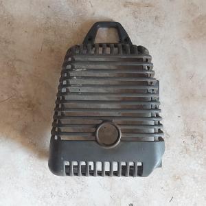 Oleo - Mac Sparta 25 / 250 fűkasza kipufogó védőburkolat ( régi tipus )