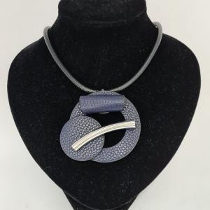 FASHION JEWELRY KÉK SZÍNŰ BŐR MEDÁL