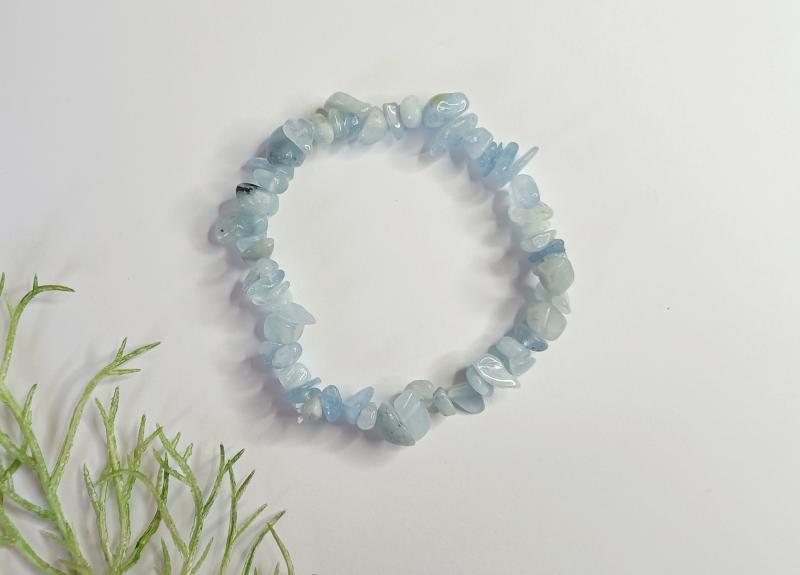 Akvamarin szemcse karkötő