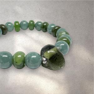 Félig csiszolt Moldavit-Nefrit és Guatemalai Jáde karkötő