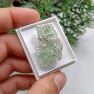 Fluorit zöld nyers dobozban